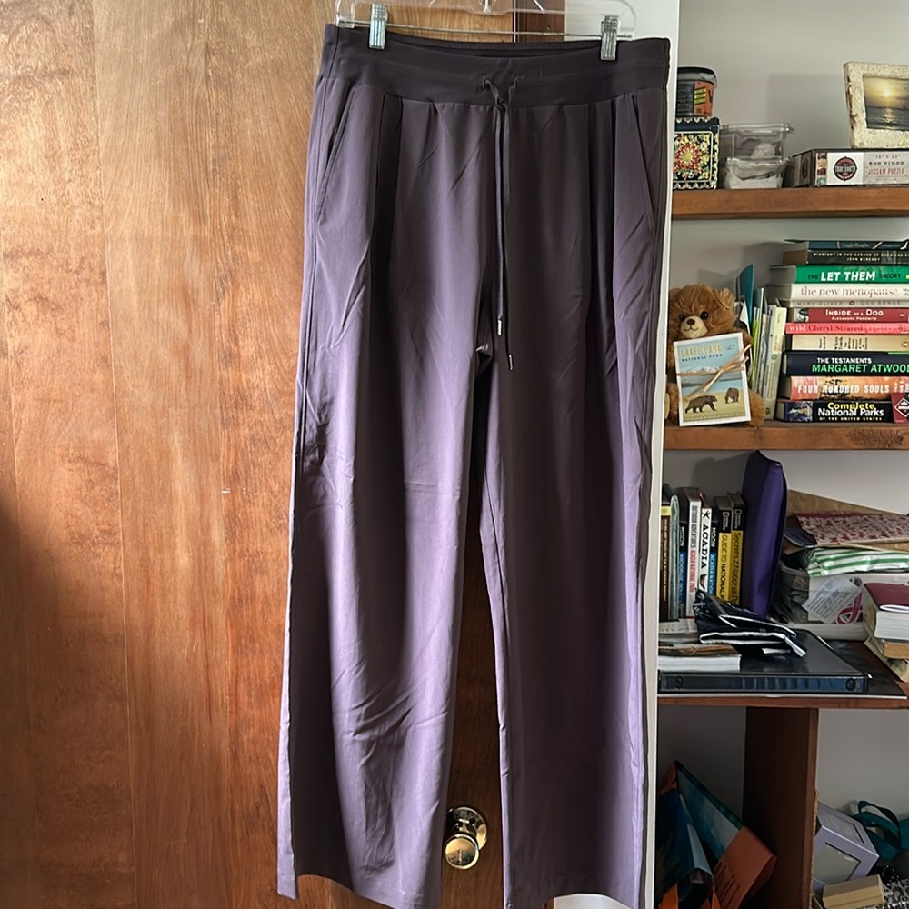 Pants pockets drawstring sporty type pants
